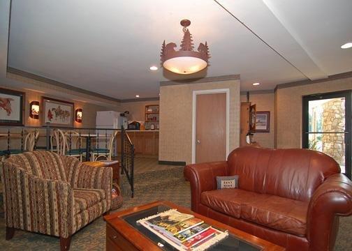 Econo Lodge *