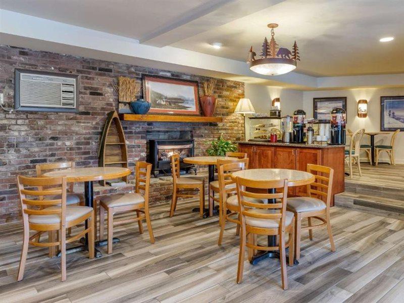 Lodge Econo Cherokee