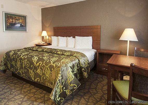 Lodge Econo Cherokee