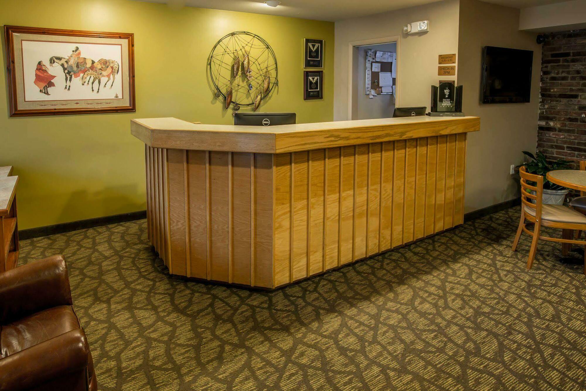 Econo Lodge *