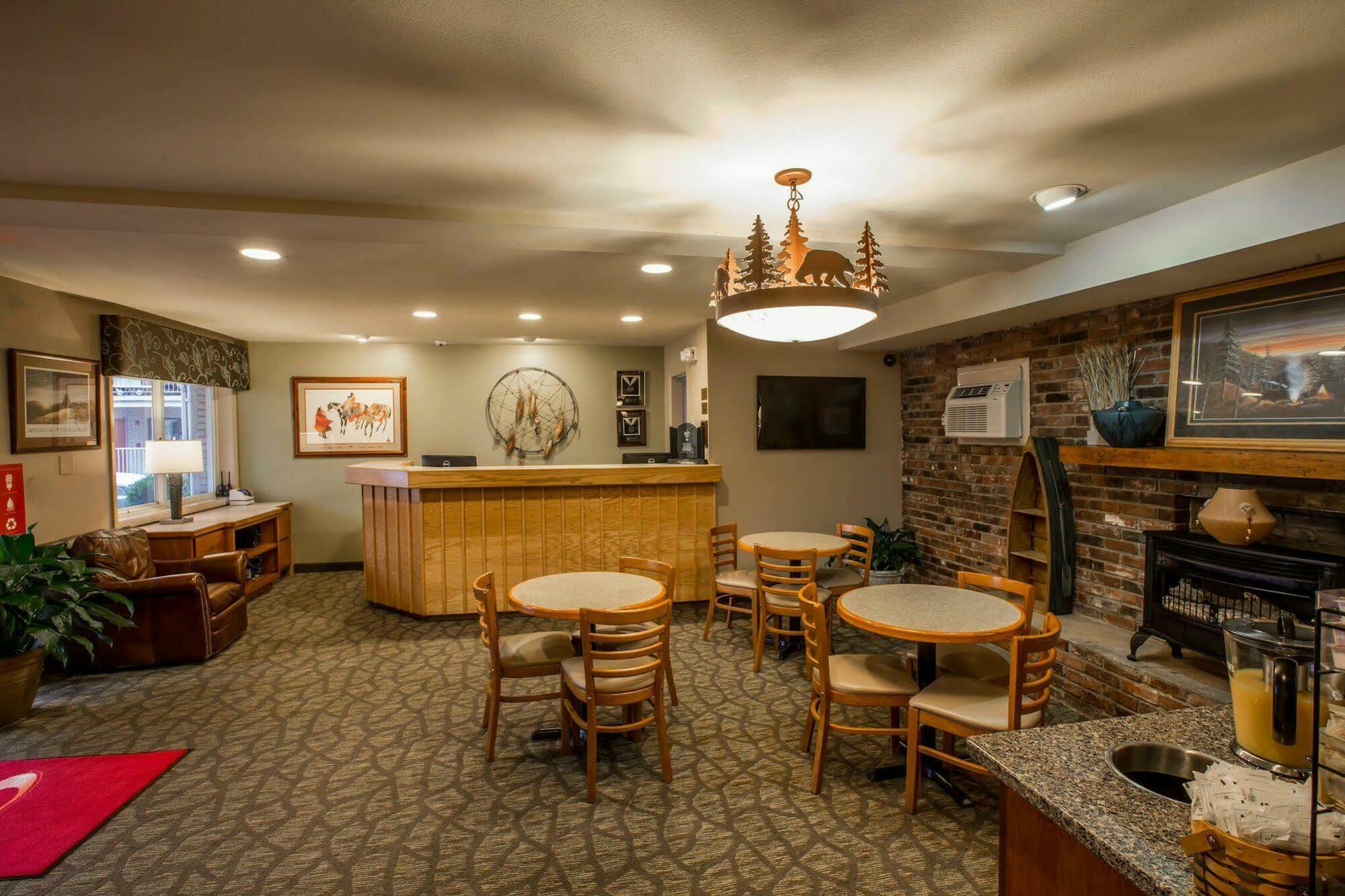 Econo Lodge *