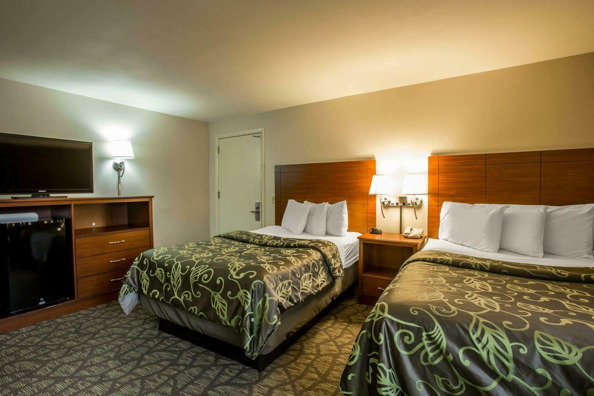 Lodge Econo Cherokee